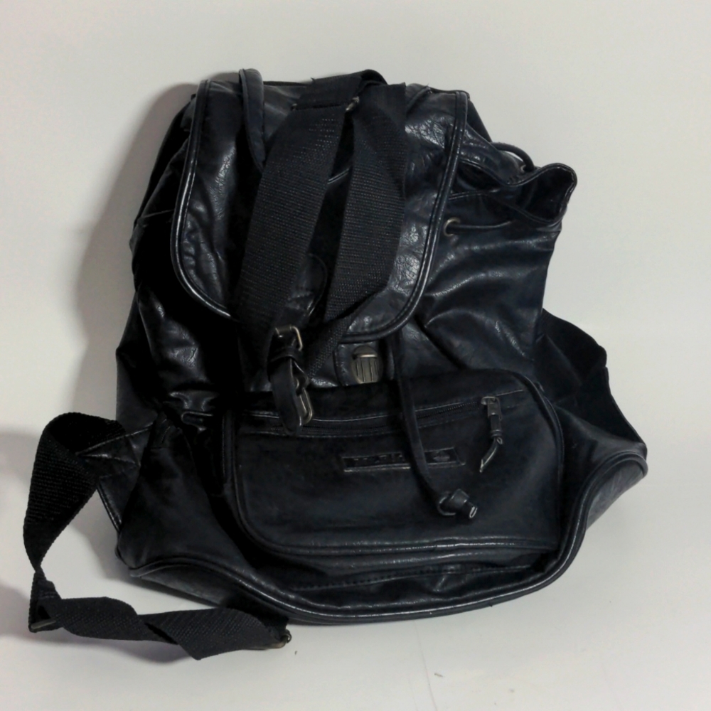 Mt Ridge Real oiled leather backpack black medium hiking